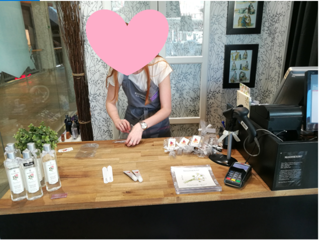 manufaktra shop woman